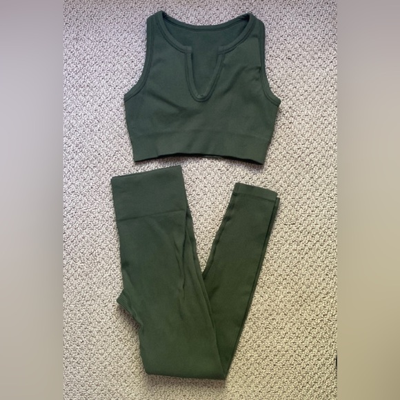 Ribbed 2 piece workout set crop top & seamless high rise leggings - Picture 4 of 8